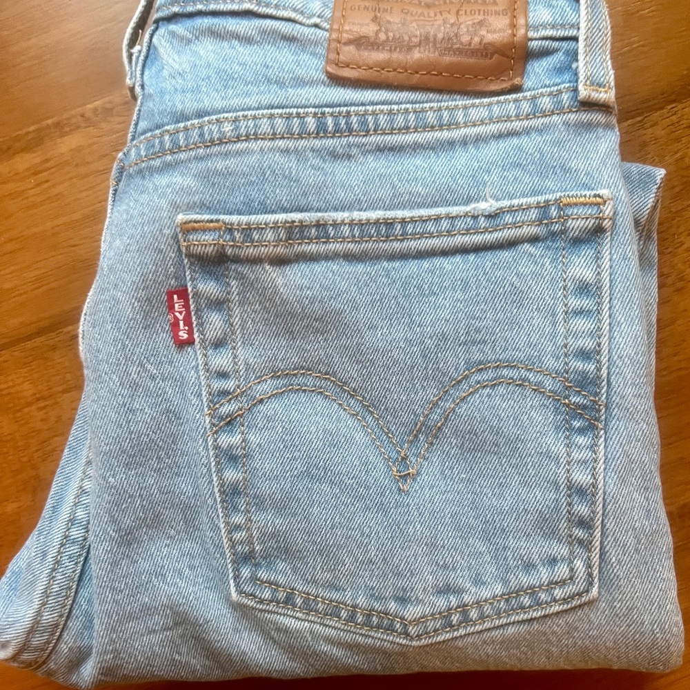 Levi’s Wedgie straight fit size 25 never worn